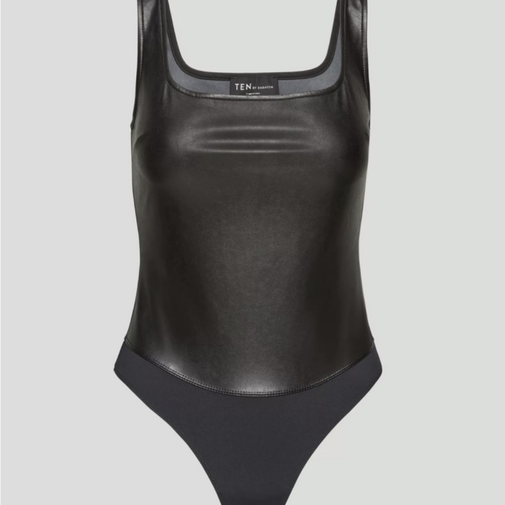 ARITZIA LEATHER LIKE BODYSUIT Size M